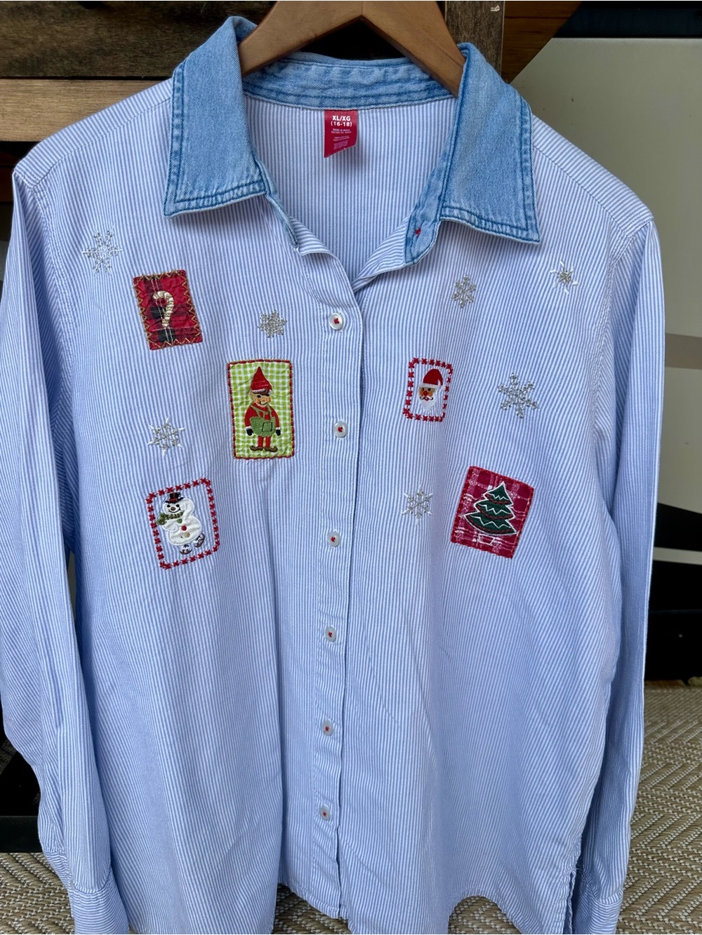 Holiday Embroidered Button-Up Shirt Size XL